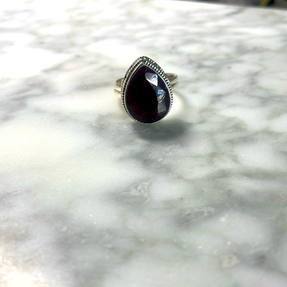 Large tear dropped natural ruby ring in 925 sterling silver size 8 - Picture 1 of 7